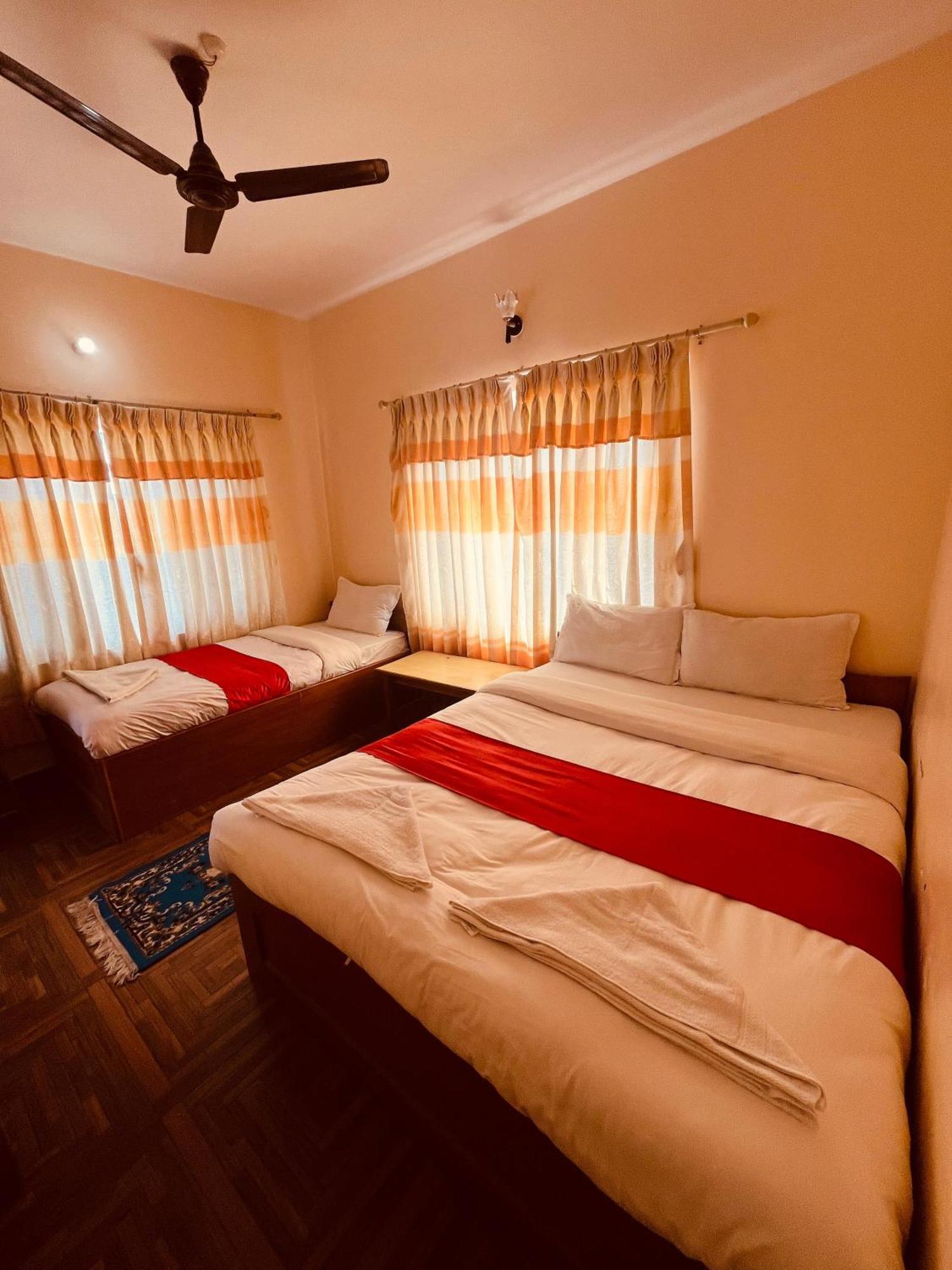Hotel Global Inn Pokhara Zewnętrze zdjęcie