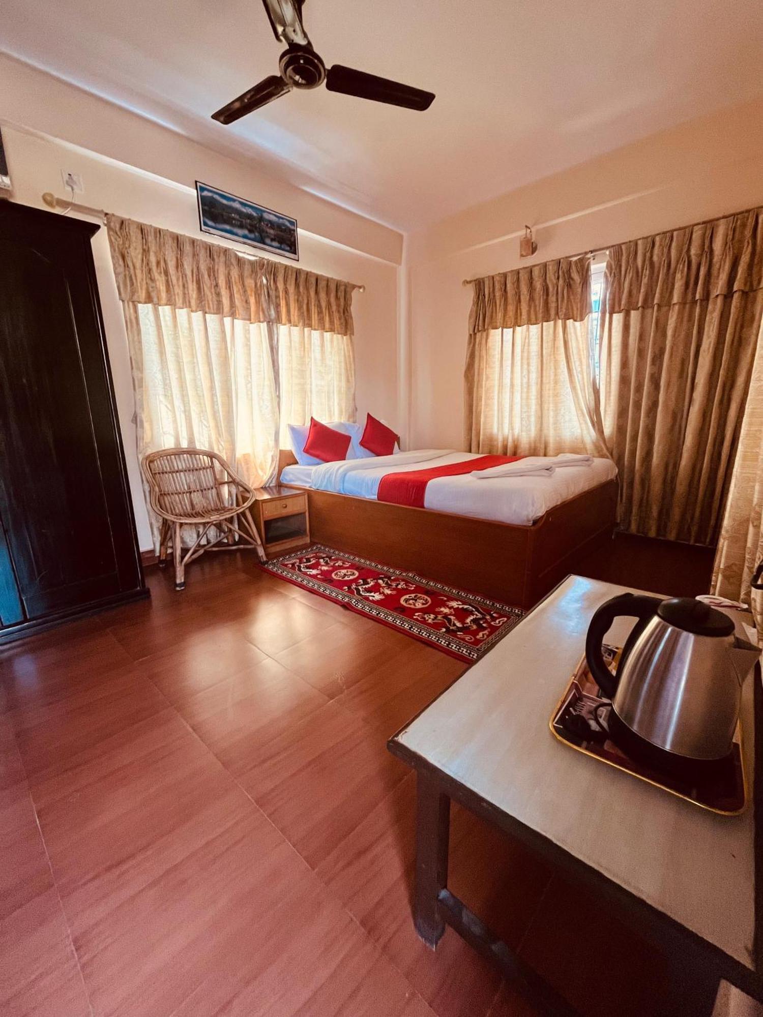 Hotel Global Inn Pokhara Zewnętrze zdjęcie