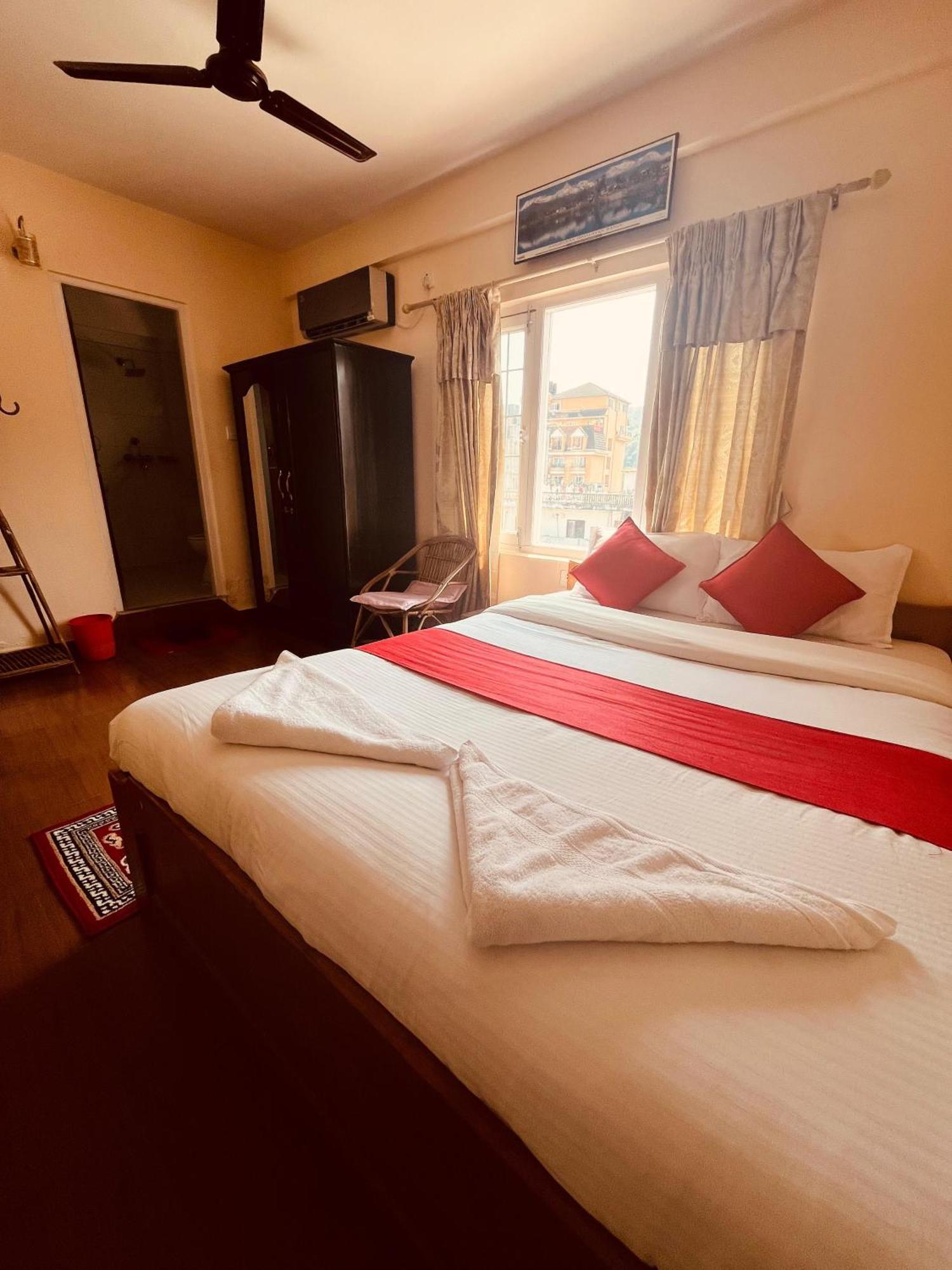 Hotel Global Inn Pokhara Zewnętrze zdjęcie