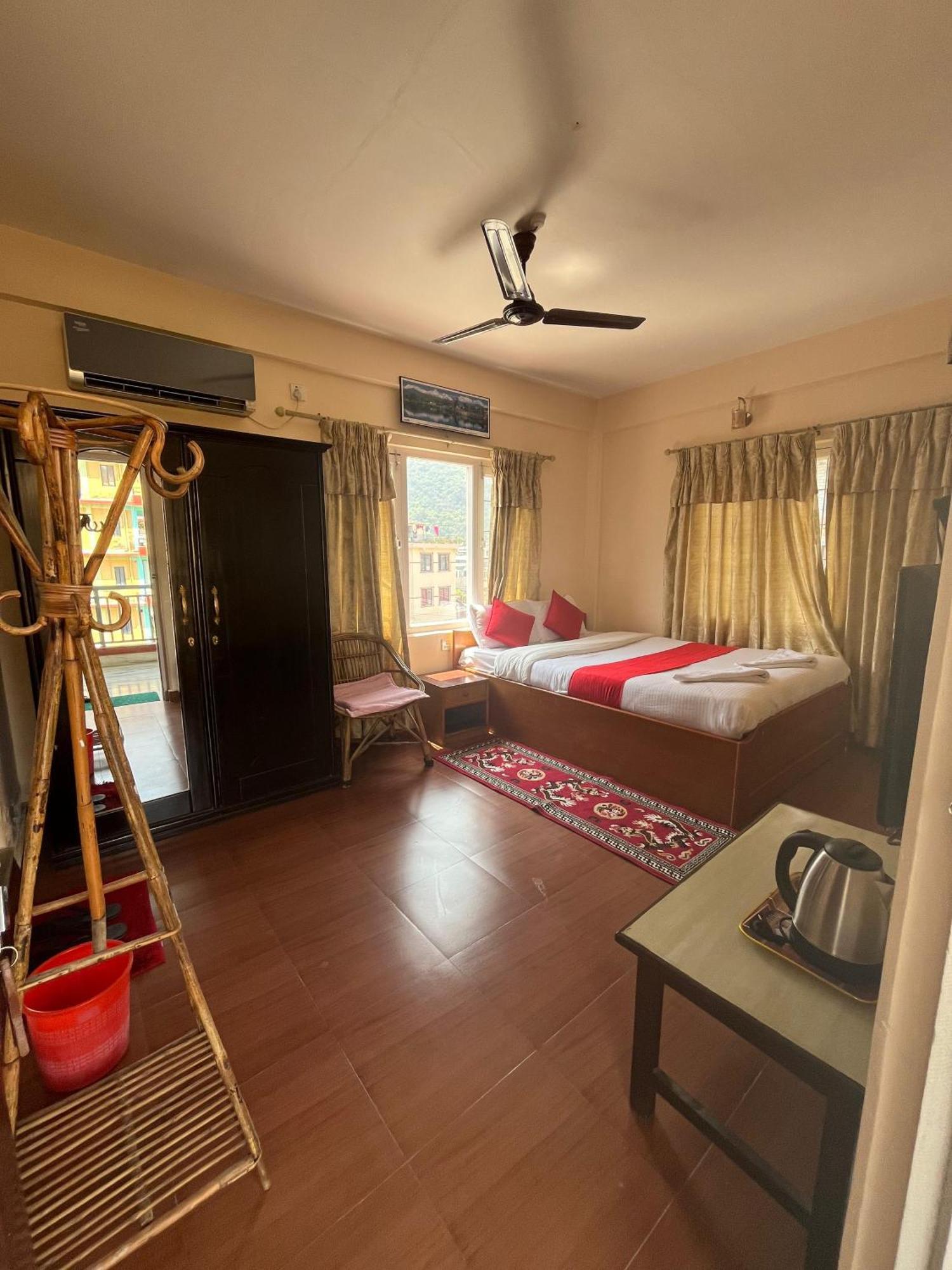 Hotel Global Inn Pokhara Zewnętrze zdjęcie