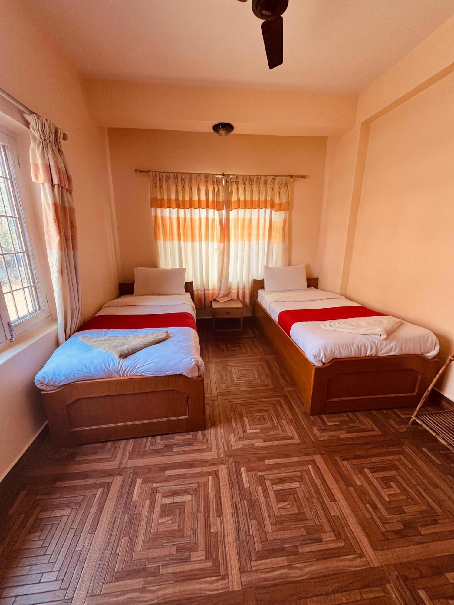 Hotel Global Inn Pokhara Zewnętrze zdjęcie